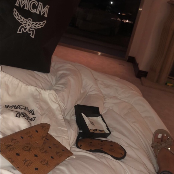 Meet your Posher, Ixchel - Picture 2 of 3